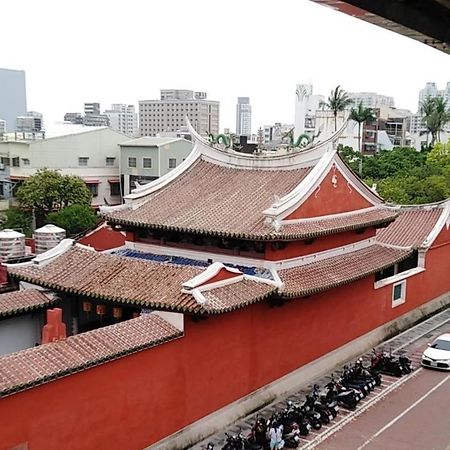Temple Side Hostel 台南 エクステリア 写真