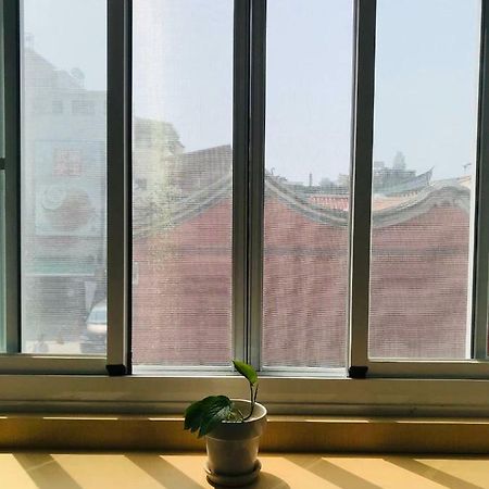 Temple Side Hostel 台南 エクステリア 写真