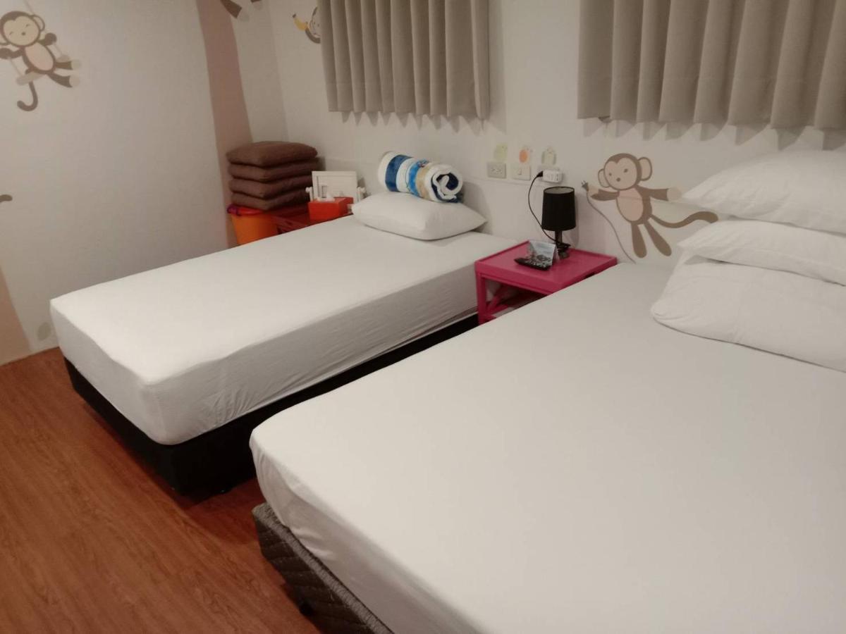 Temple Side Hostel 台南 エクステリア 写真