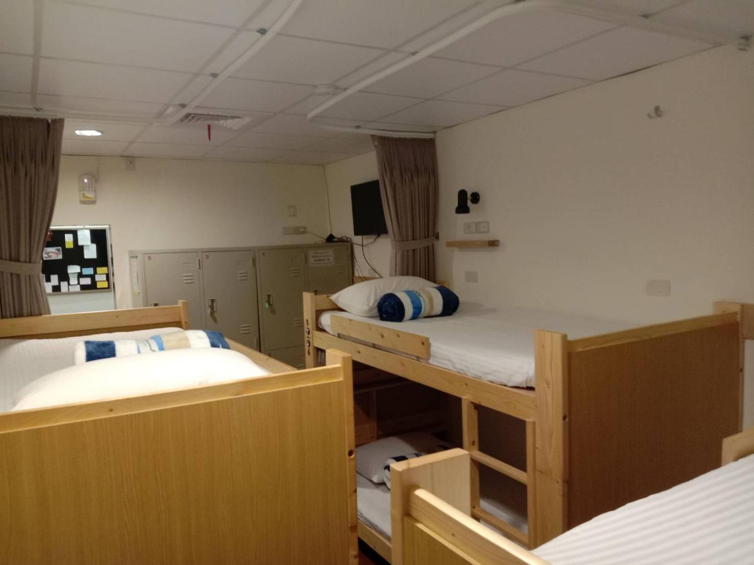 Temple Side Hostel 台南 エクステリア 写真