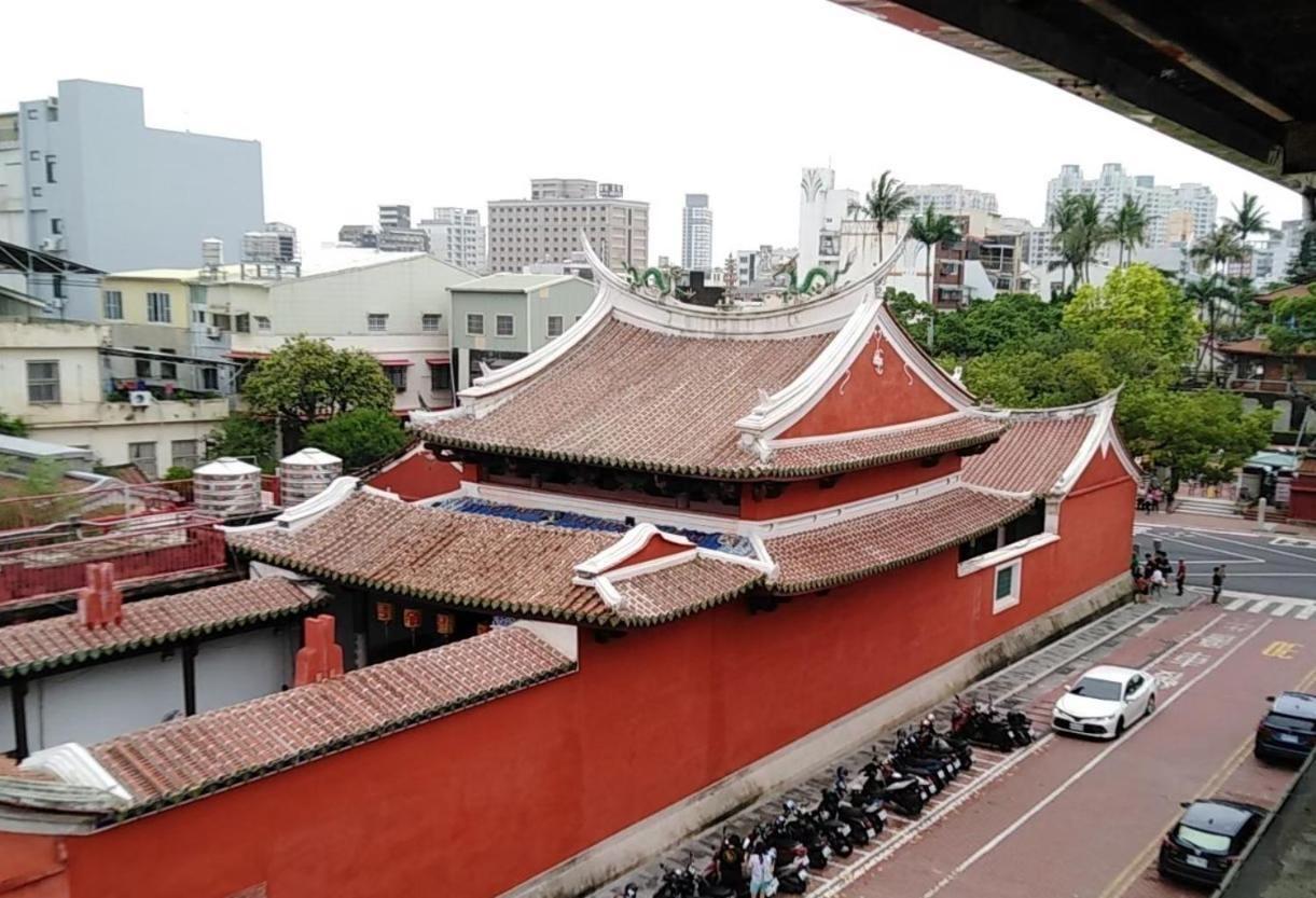 Temple Side Hostel 台南 エクステリア 写真