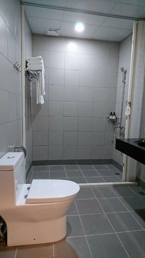 Temple Side Hostel 台南 エクステリア 写真