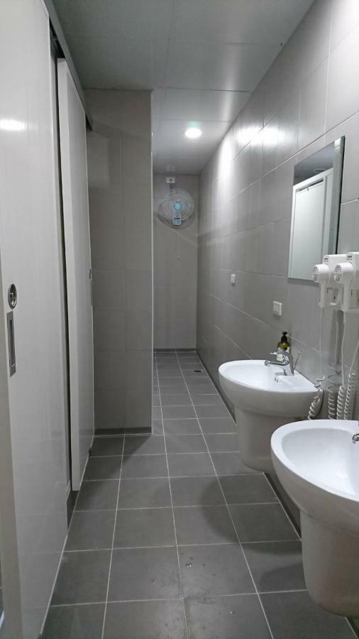Temple Side Hostel 台南 エクステリア 写真
