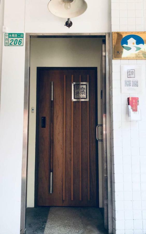 Temple Side Hostel 台南 エクステリア 写真