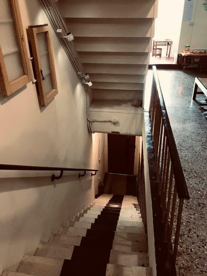 Temple Side Hostel 台南 エクステリア 写真