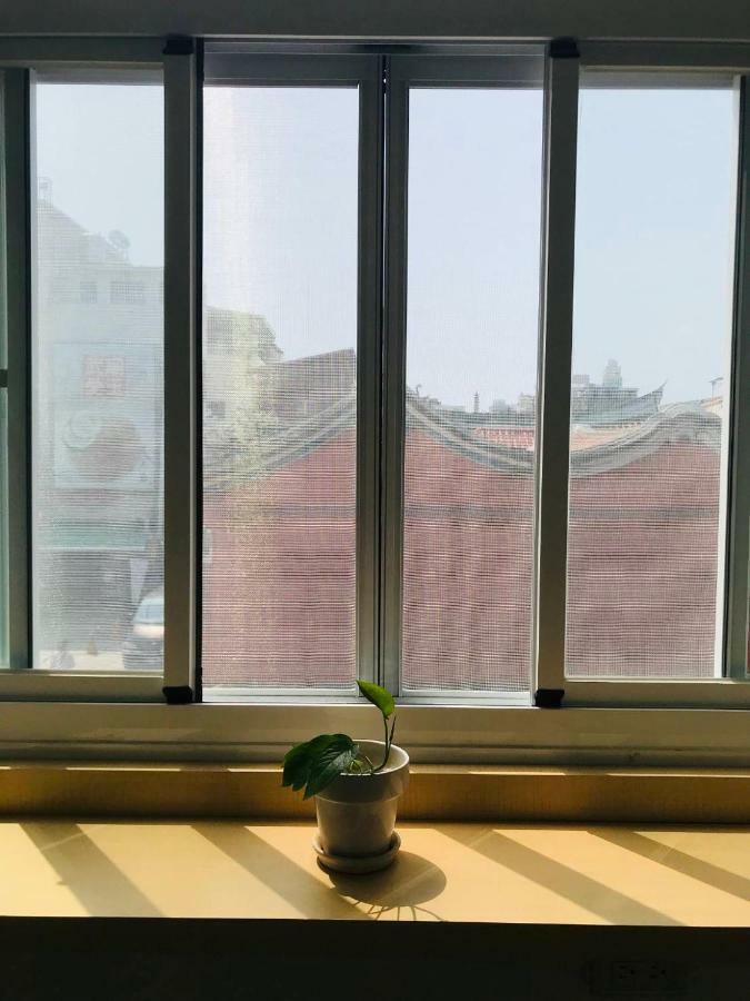 Temple Side Hostel 台南 エクステリア 写真